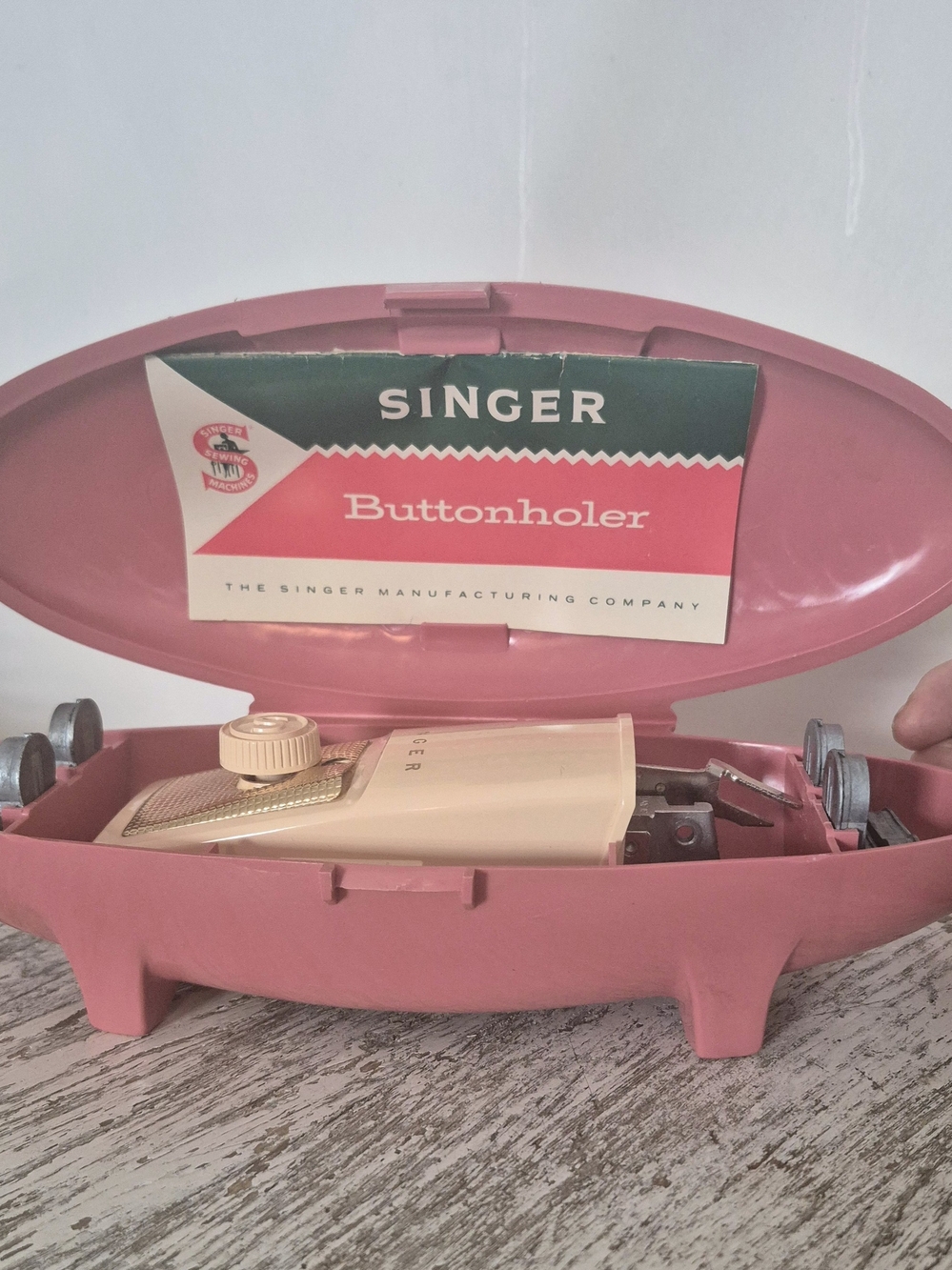 Singer Pink Buttonholer Accessory Set - Picture 2 of 6
